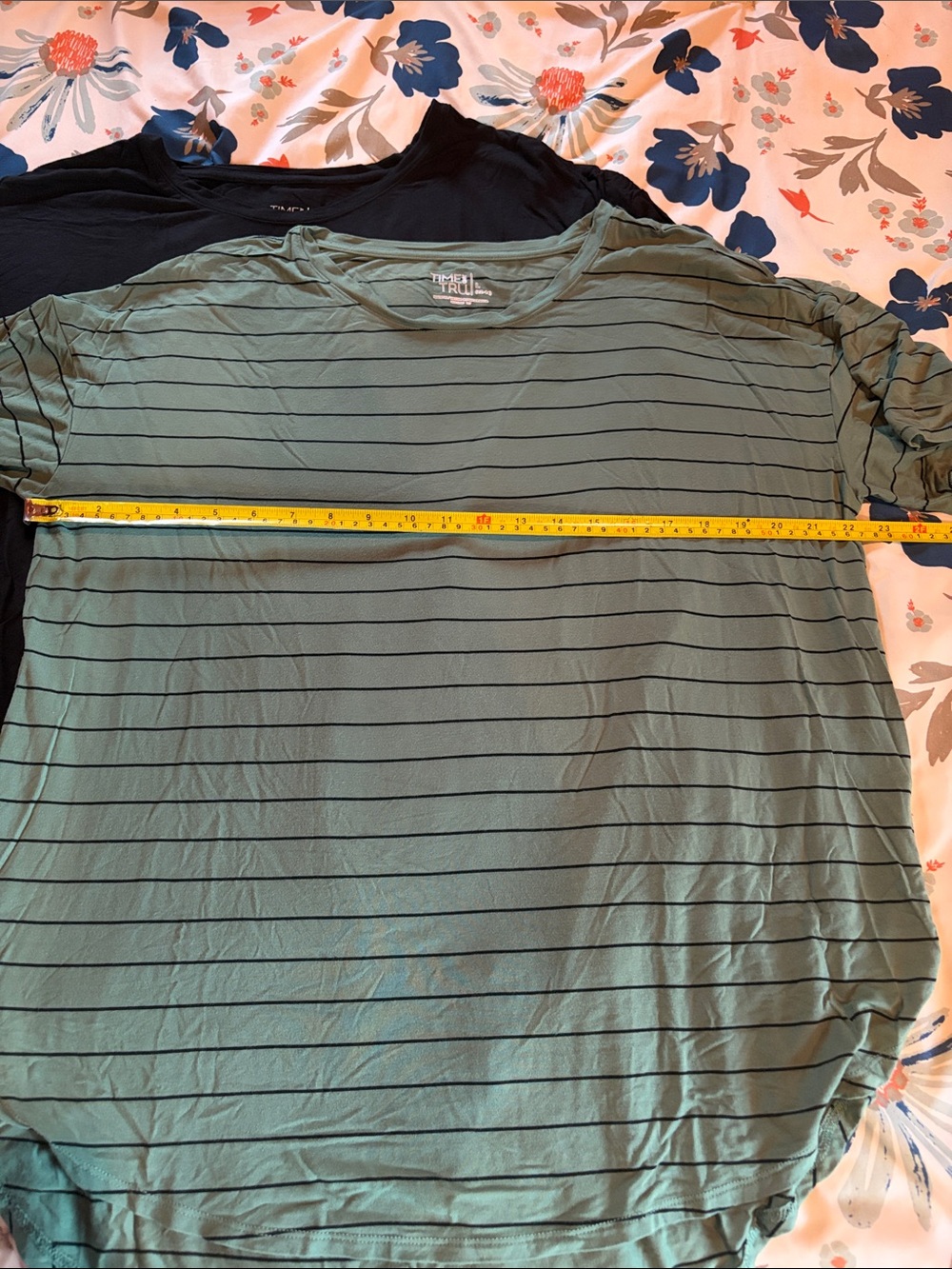 Lot of 2 Women’s Time and Tru Short Sleeve Tees - Picture 3 of 11
